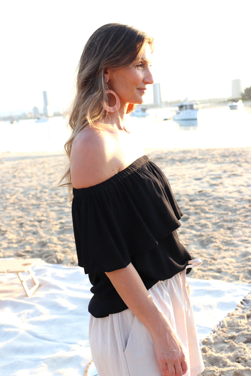 Love The Frill On Or Off Shoulder Top In Black