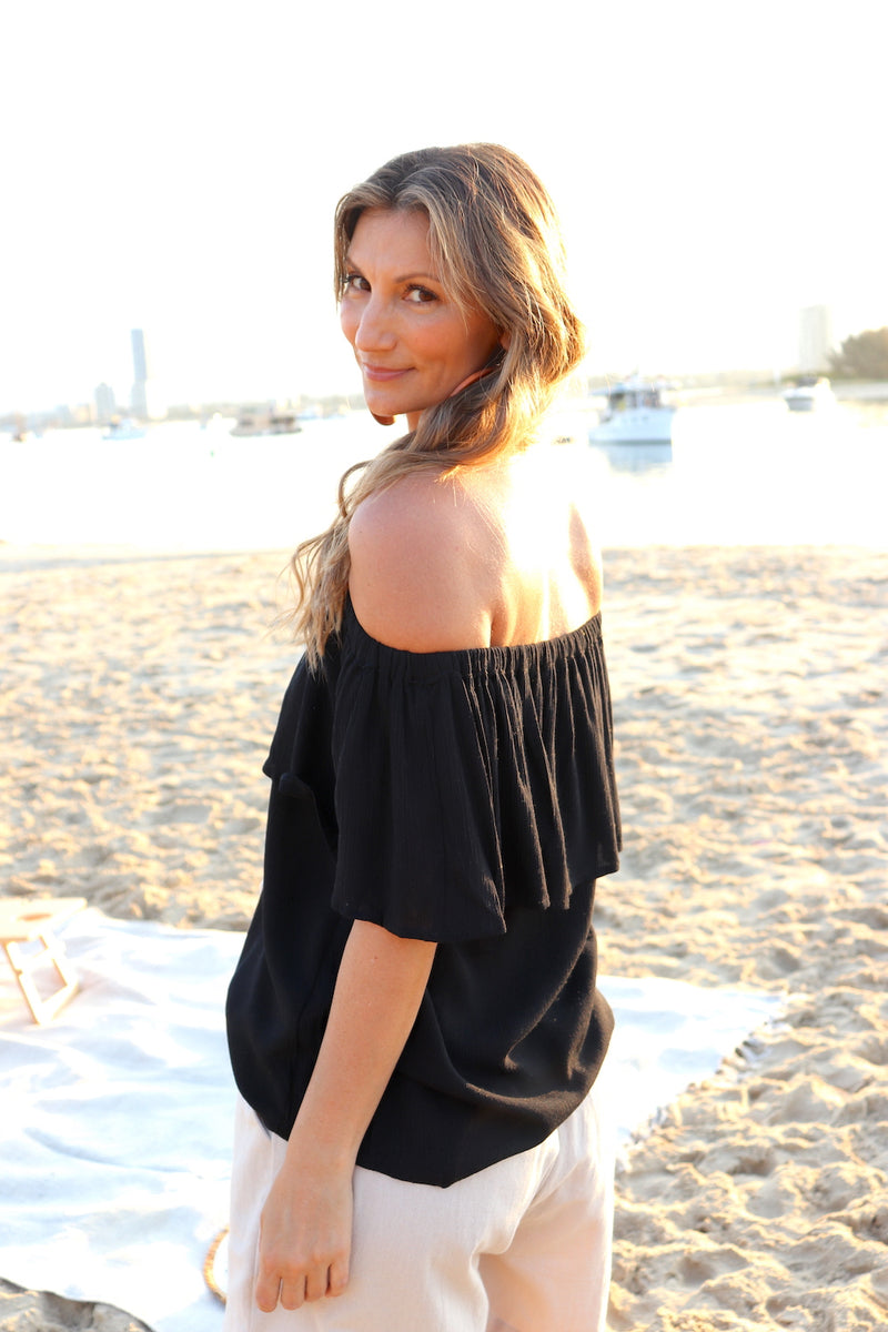 Love The Frill On Or Off Shoulder Top In Black