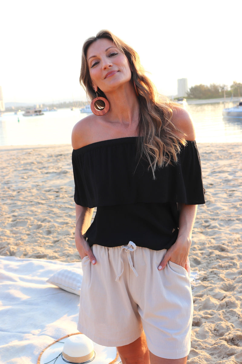 Love The Frill On Or Off Shoulder Top In Black