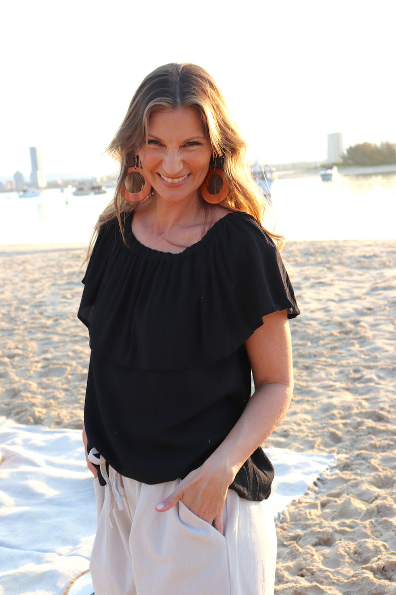 Love The Frill On Or Off Shoulder Top In Black