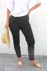 Capri Pant in Black