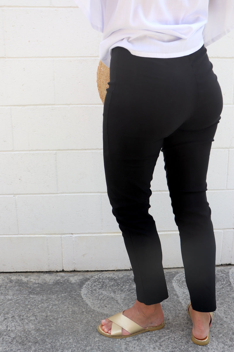 Capri Pant in Black