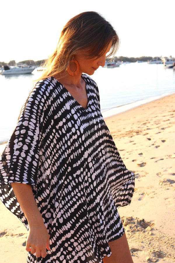 Short Kaftan in Faith - Black & White